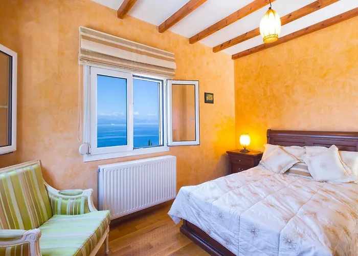 Larisa Villa Gastouri (Corfu)