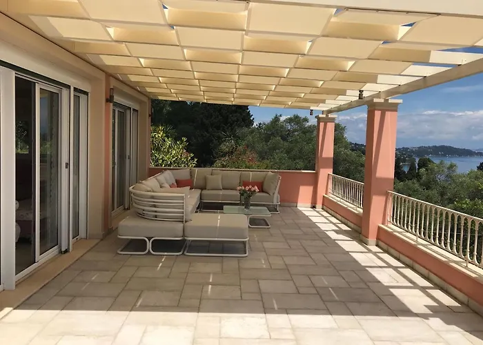 Larisa Villa Gastouri (Corfu)