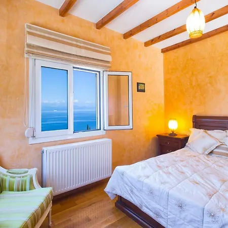 Larisa Villa Gastouri (Corfu)