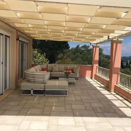 Larisa Villa Gastouri (Corfu)